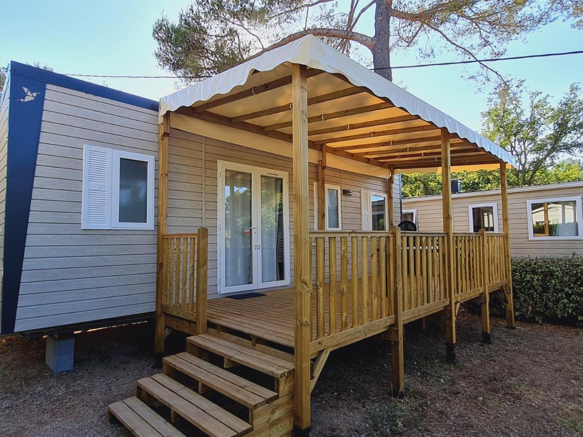 Camping Lou Cantaire Hotel Файенс Екстериор снимка