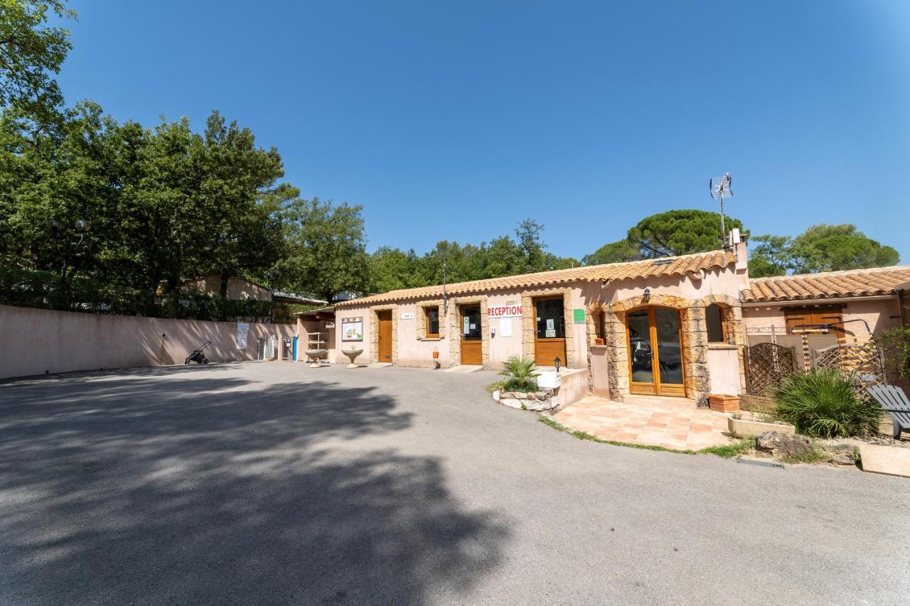 Camping Lou Cantaire Hotel Файенс Екстериор снимка