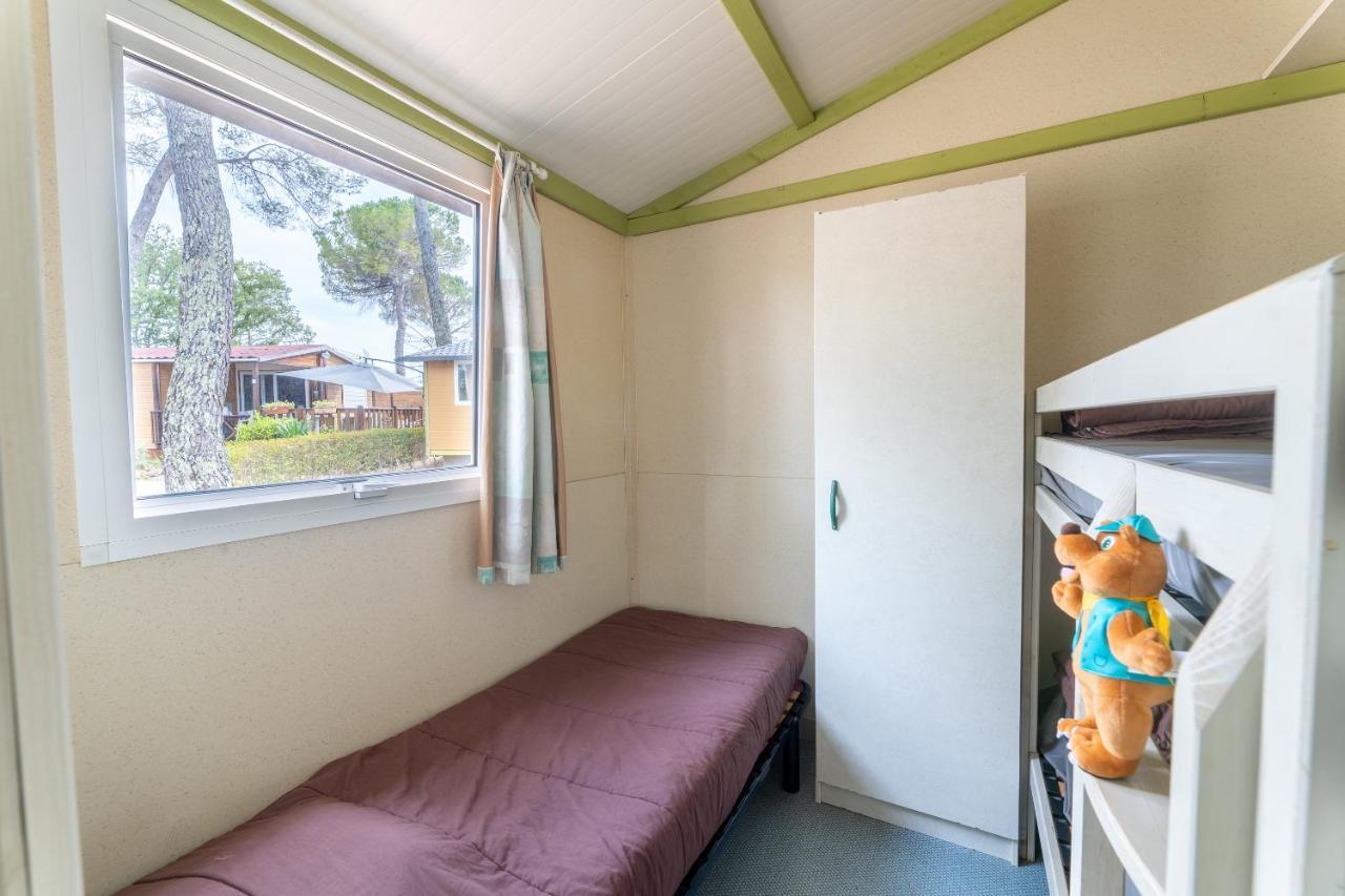 Camping Lou Cantaire Hotel Файенс Екстериор снимка
