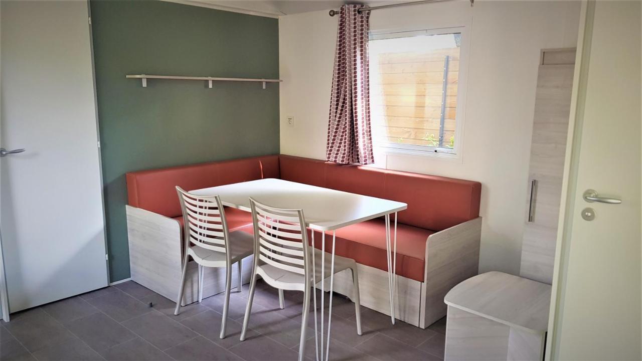 Camping Lou Cantaire Hotel Файенс Екстериор снимка