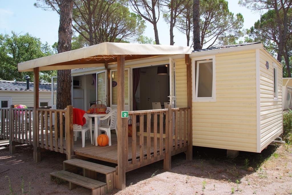 Camping Lou Cantaire Hotel Файенс Екстериор снимка