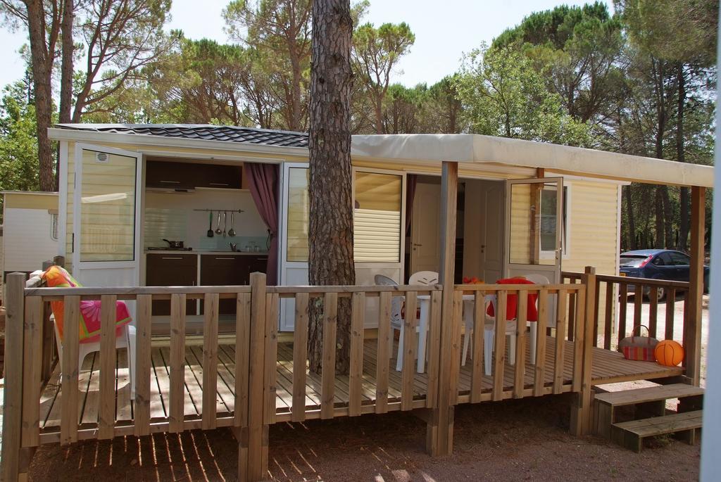 Camping Lou Cantaire Hotel Файенс Екстериор снимка