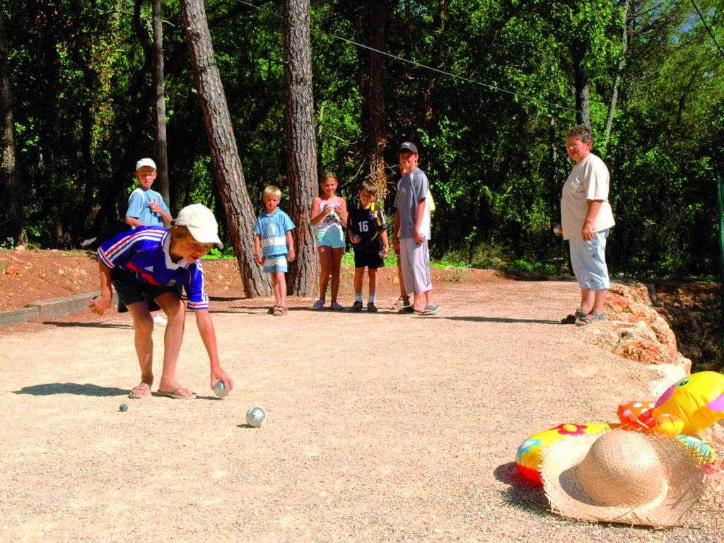 Camping Lou Cantaire Hotel Файенс Екстериор снимка