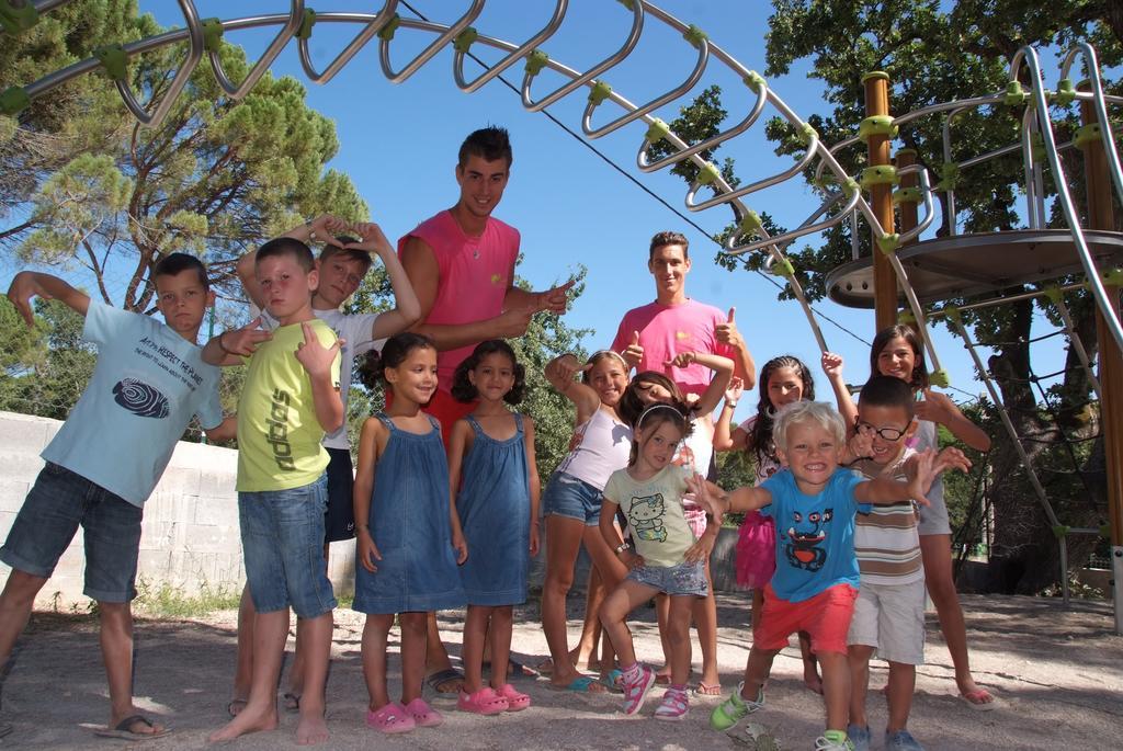 Camping Lou Cantaire Hotel Файенс Екстериор снимка